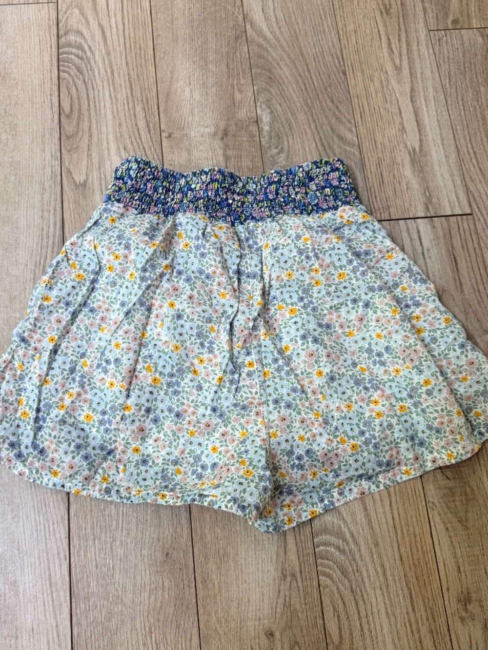 AEO Resort shorts Blue flowers with smocked waist size Small - Picture 7 of 8